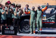 Malgré l’abandon de Loeb, la journée reste positive pour Dacia à Abou Dhabi